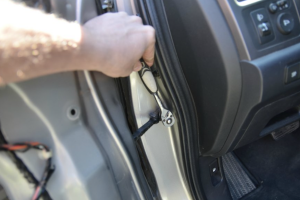 Проблеми з роликовими фіксаторами обмежувача дверей: факти та рішення.